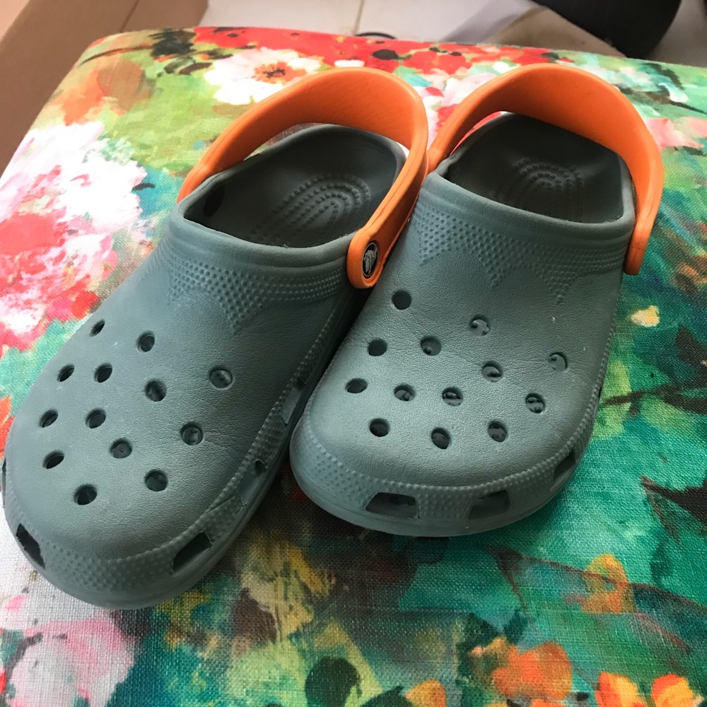 UM Crocs